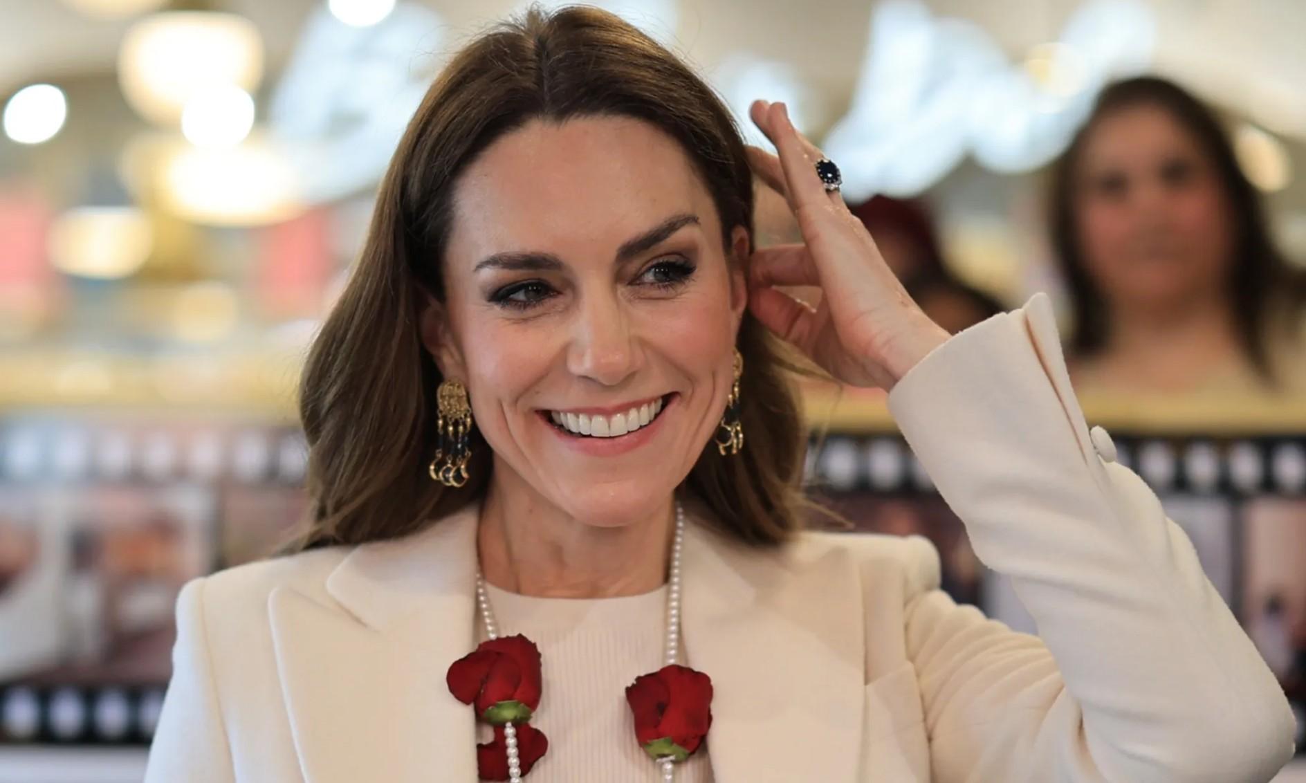 Станцевала босиком на индийском празднике: Кейт Миддлтон в Лестере