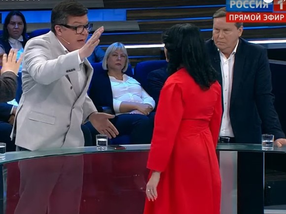 Политолог Алексей Мартынов устроил скандал в эфире программы «60 минут» и потребовал выгнать из студии украинскую журналистку