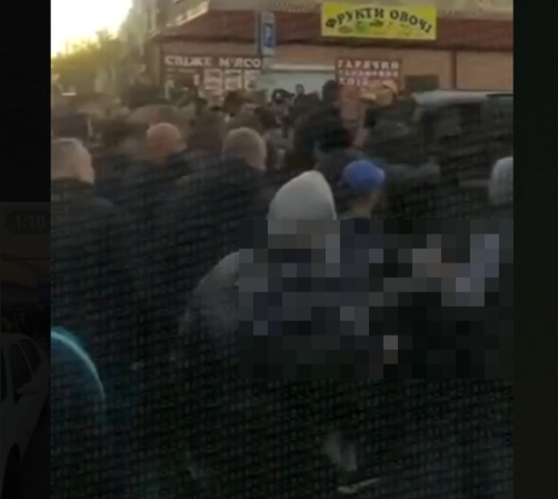  Кадр драки с ТЦК. Скриншот: Телеграм-канал "Артём Дмитрук"