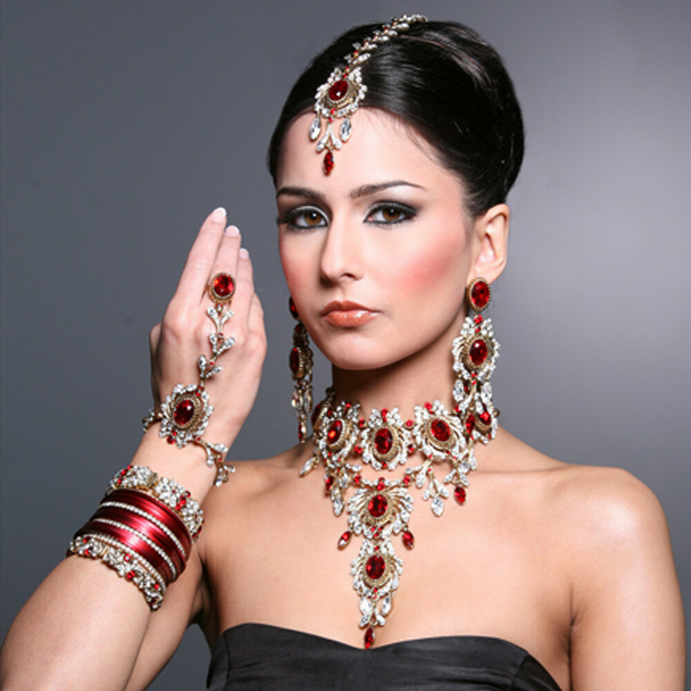Женщина драгоценность. Индийские украшения. Украшения для женщин. Украшения в индийском стиле.