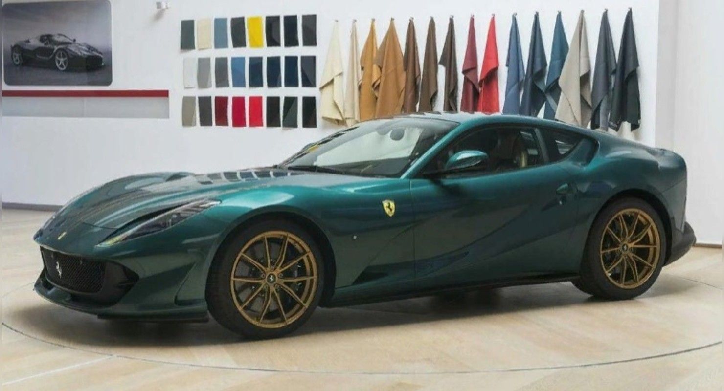 Спорткар Ferrari 812 Superfast примерил индивидуальный дизайн