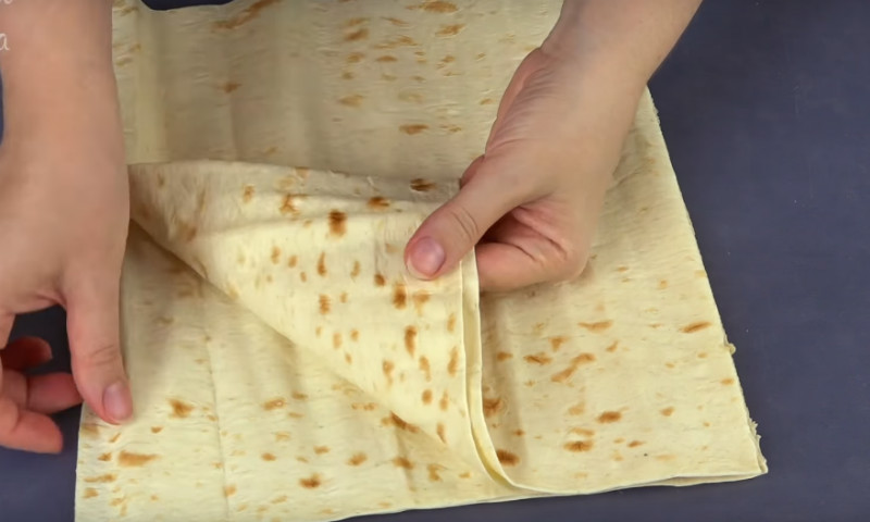 закуска из лаваша с колбасой и сыром