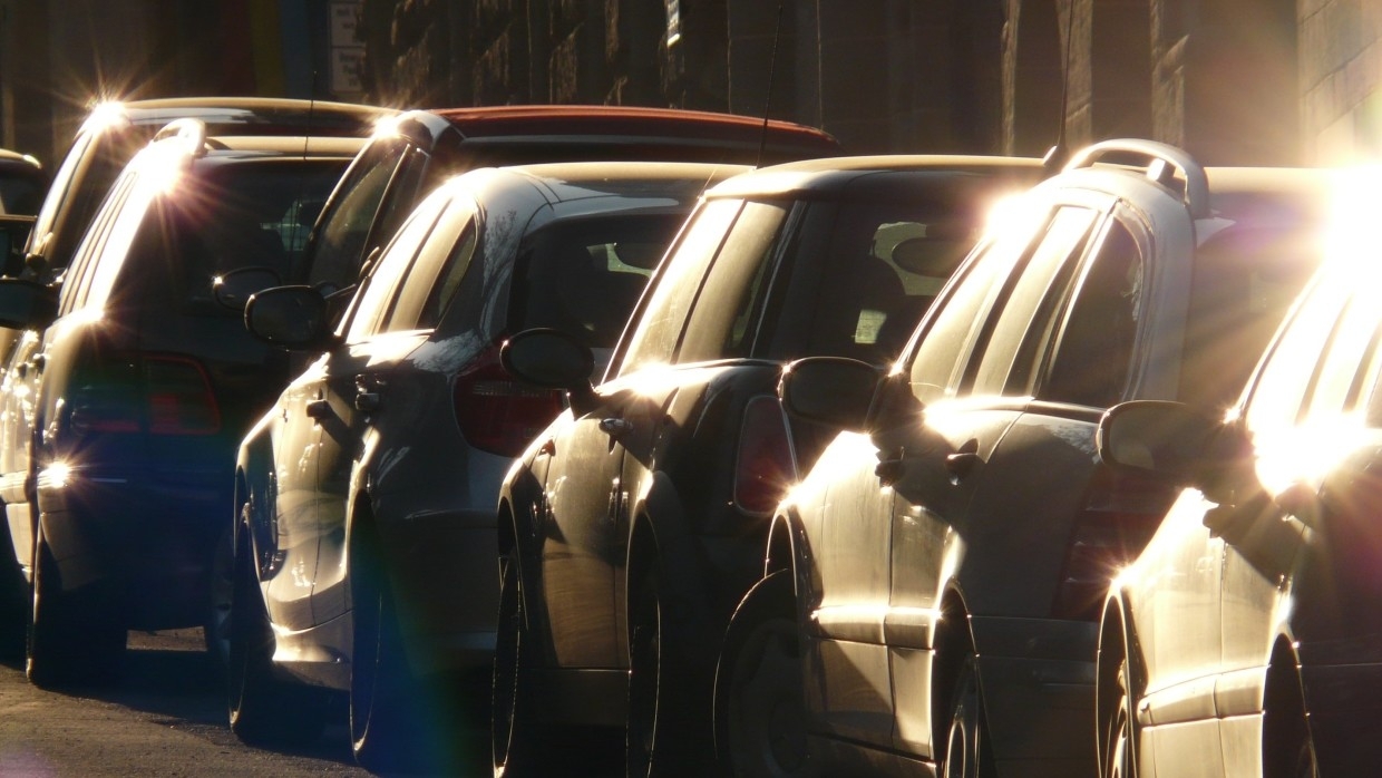 Автоэксперт Баканов назвал главные правила парковки машины