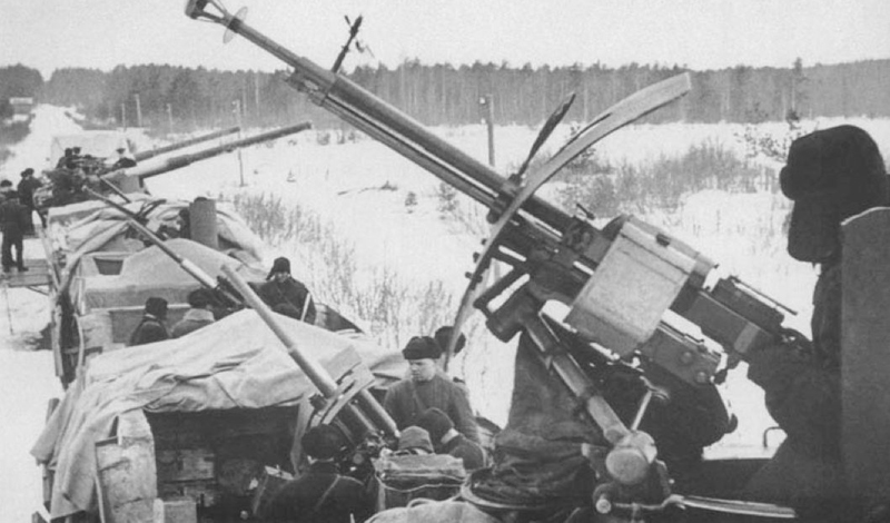 Многие составы комплектовались орудиями противовоздушной обороны.