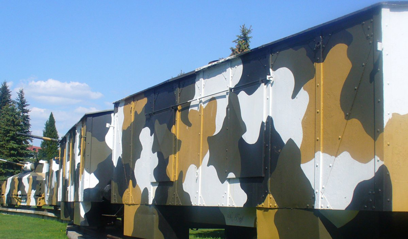 Реплика словацкого бронепоезда, выставленного в поле недалеко от города Зволен, Словакия.