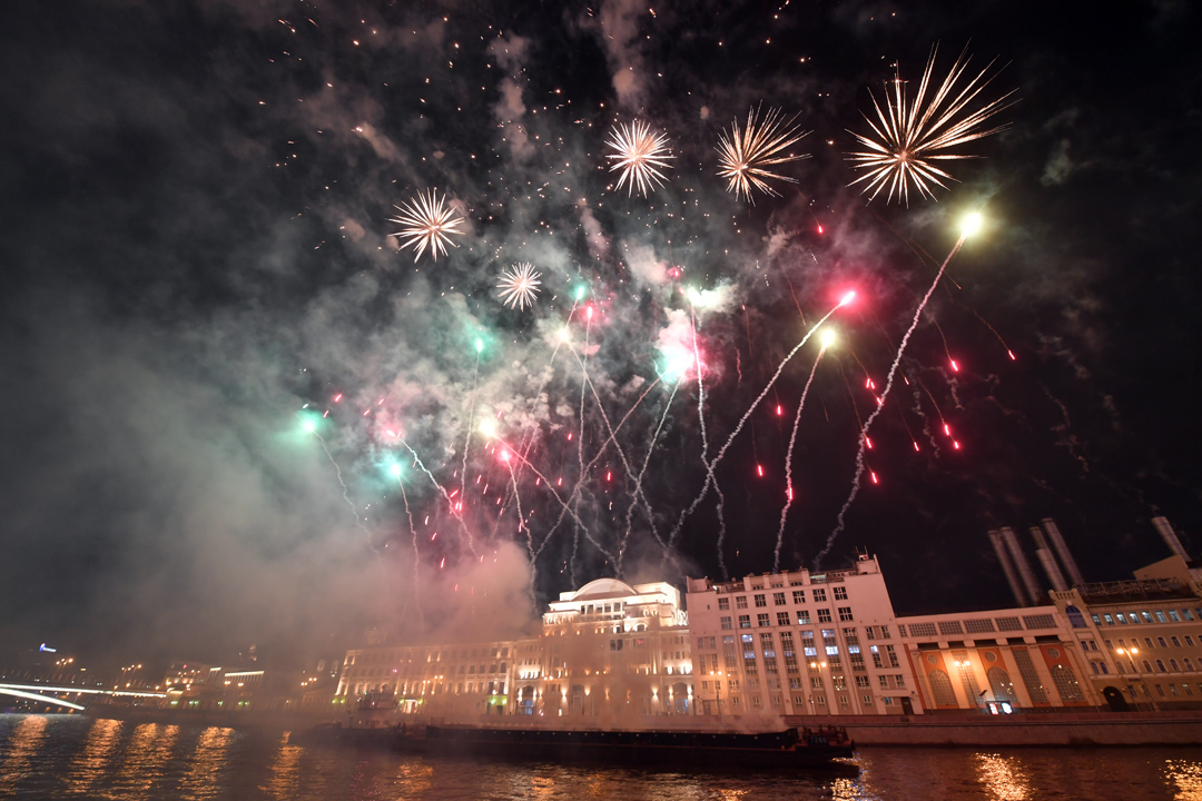 Салют в Москве на День города прогремит с 30 площадок.