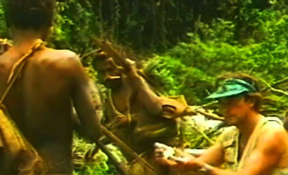 В 1973 году французы нашли в джунглях затерянный мир: видео племени, никогда не видевшего других людей Дютилье, французских, никогда, удалось, которые, Гвинеи, видео, контактировали, оставаться, предпочитали, племенами, другими, группа, тысячи, более, низинах, горной, изолированно, аборигены, выяснить