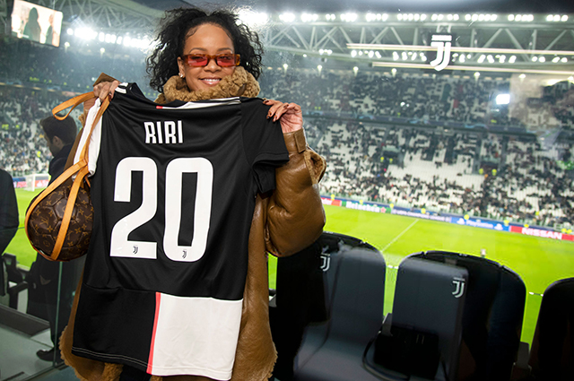 Рианна посетила футбольный матч Лиги чемпионов в Турине звезда, клуба, Рианна, кстати, пришла, Дибала, 31летнюю, Автором, надписью, футболке, именной, отлично, подготовилась, скрывала, радости, своей, сокращенным, вперед, вышел, когда