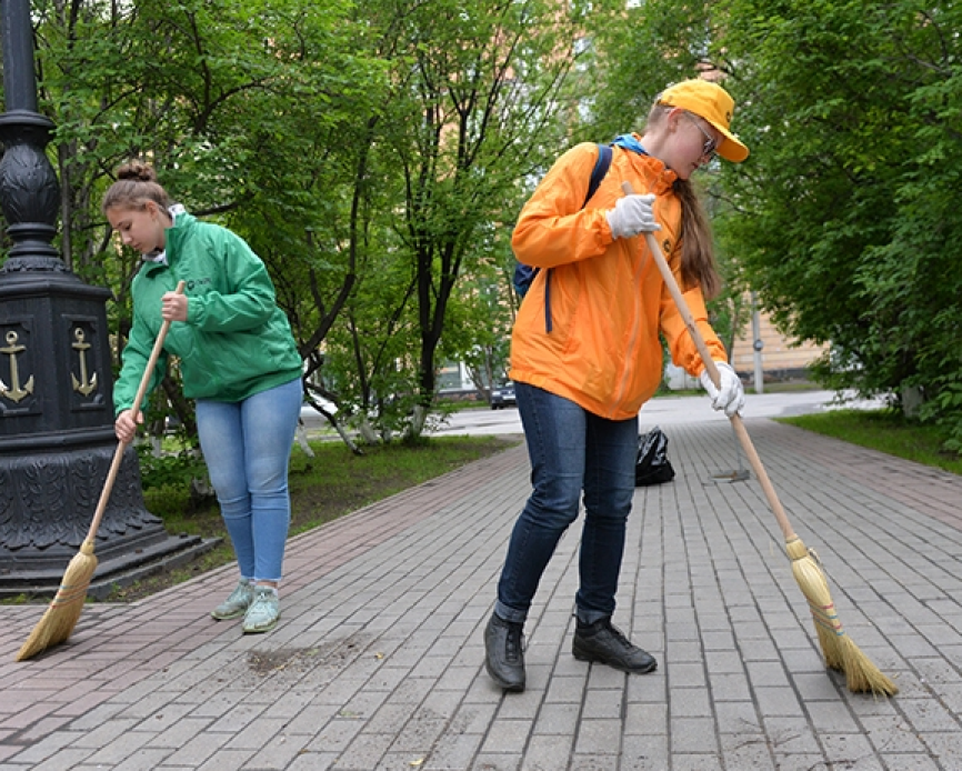 Работа дворником в москве. Современный дворник. Дворники уличные. Дворник в Москве. Дворник в школе.