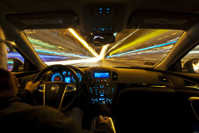 Управление автомобилем в ночное время является одним из сложнейших испытаний для водителя. | Фото: gaibrest.by