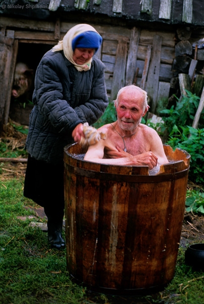 В затерянном мире деревня, люди