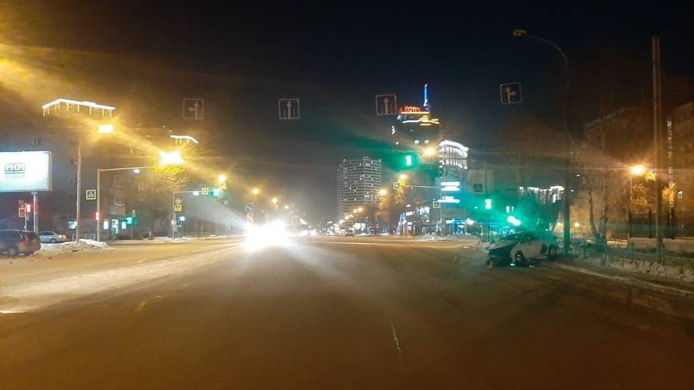 Водитель Kia Rio получил открытый перелом черепа в массовом ДТП в Новосибирске Водитель Kia Rio получил открытый перелом черепа в массовом ДТП в Новосибирске