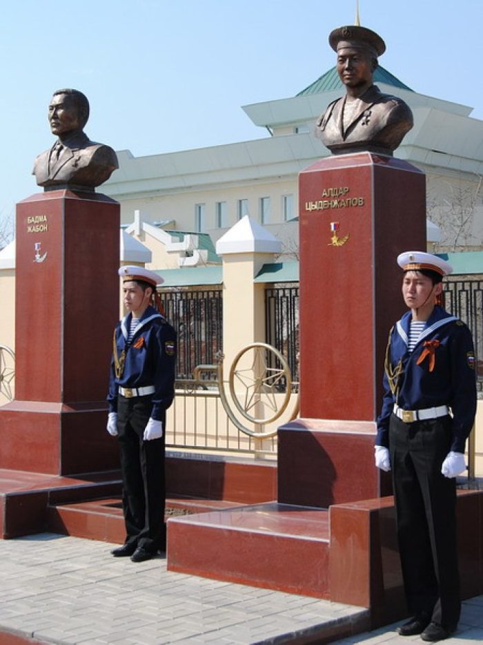 Алдар цыденжапов подвиг. Алдар Цыденжапов герой. Матрос Алдар Цыденжапов.