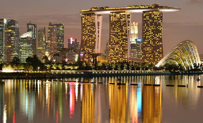 В Сингапуре не хватает земли, но местные нашли выход. Смотрим, как в сушу превращают целый океан квадратных, земли, Сингапура, территории, города, более, Сингапур, здесь, километров, новый, океан, теперь, видом, центр, потрясающим, Раньше, набережную, небоскребами, отелями, плескался