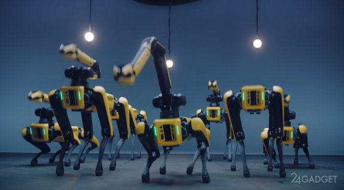 Роботы Spot Boston Dynamics исполнили праздничный танец