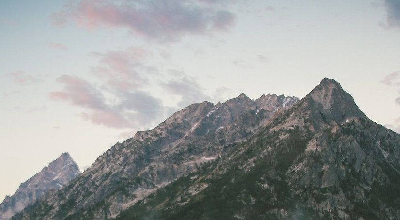 Двое альпинистов упали со скалы в ущелье Узун-Кол в Карачаево-Черкесии