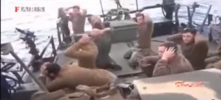 Плачущие на коленях американские моряки раздражают Джона Керри
