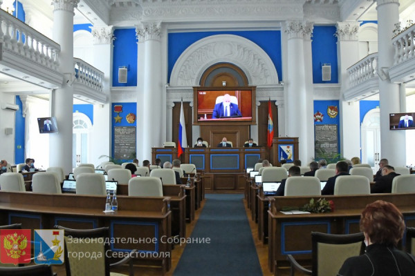 Депутаты Заксобрания Севастополя обсудили проблемы образования, права человека и работу Госжилнадзора