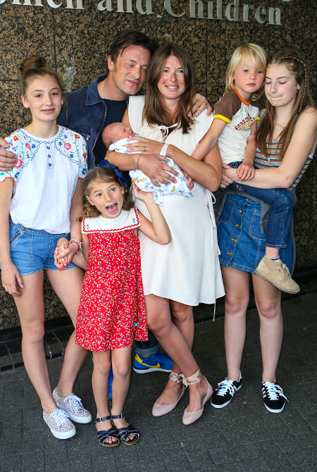 Жена Джейми Оливера пережила пятый выкидыш во время самоизоляции Дети,Дети знаменитостей