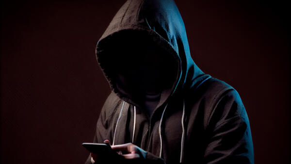 Названы три привычки, помогающие защититься от мошенников — освоят и пенсионер, и подросток - похожая новость на Toplenta