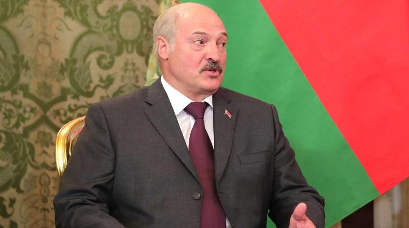 Лукашенко пытается стать пожизненным президентом с помощью референдума - политолог
