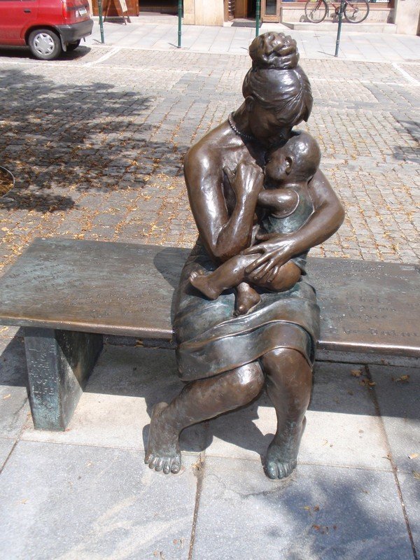 «Мать и дитя». Шумперк, Чехия искусство, мама, памятник
