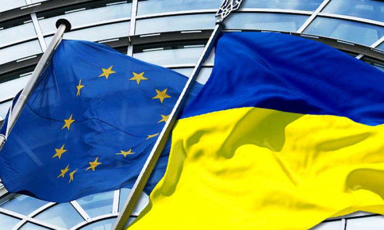 Киев хочет провести консультации с ЕС по ограничению транзита из РФ