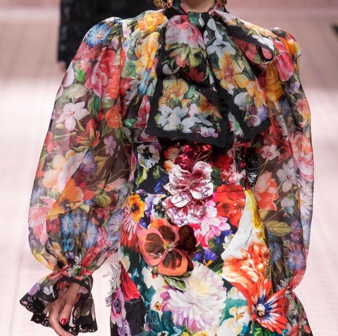 нежная великолепная блузка из набивного шифона с цветами