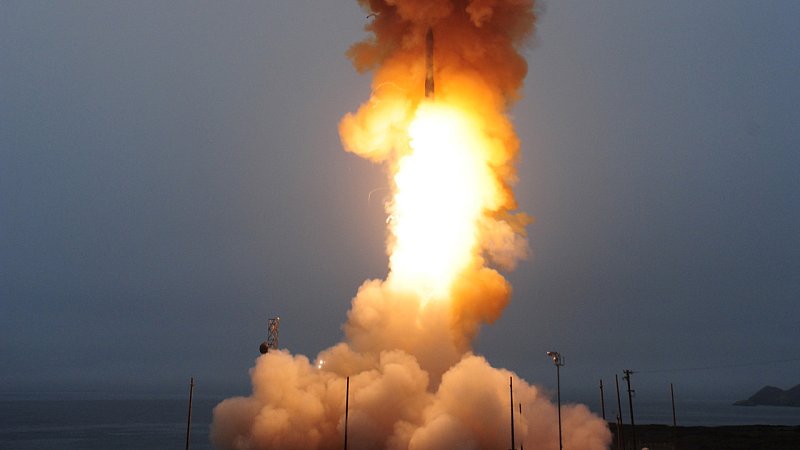 Старт межконтинентальной баллистической ракеты Minuteman III (США)