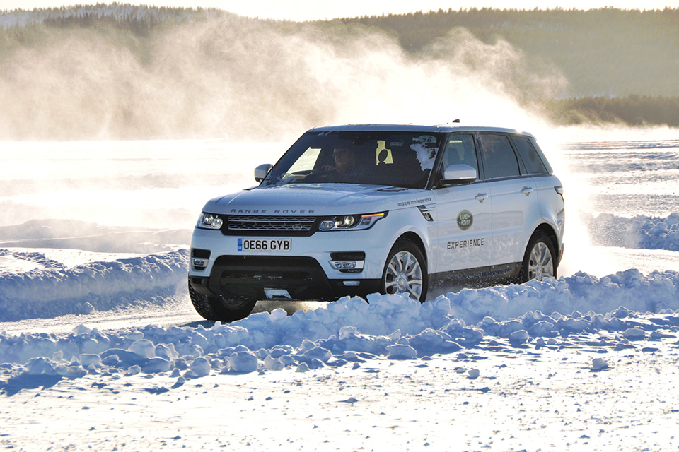 Пять причин отправиться в зимнюю школу вождения Jaguar Land Rover. Фото 9