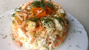 Фото к рецепту: Салат на Новый Год с Корейской Морковью, Курицей и болгарский перцем!