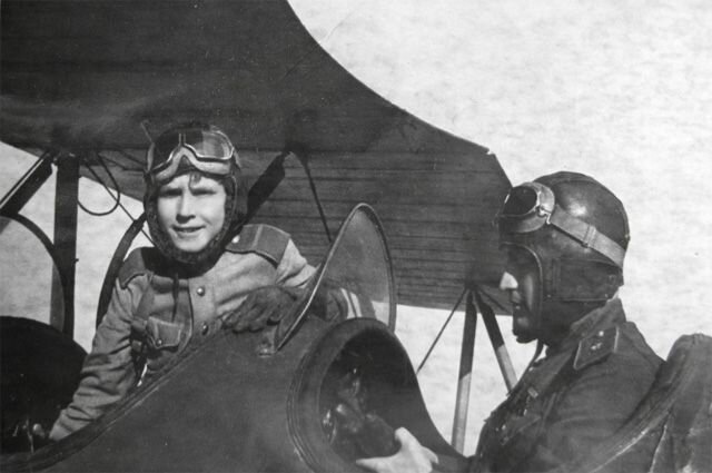 "Летунок": как 14-летний летчик Аркадий Каманин спас штаб армии от бандеровцев в Великую Отечественн аэродром, война, самолет, фронт.