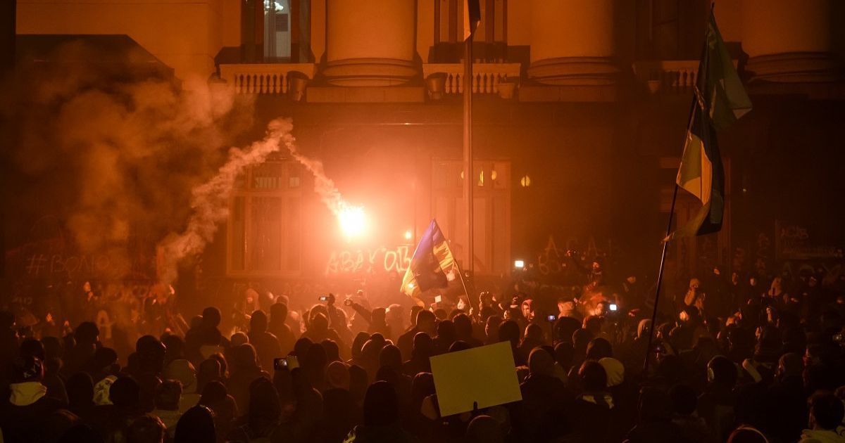 По следам погрома на Банковой: кому выгодно? украина