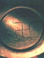 Предметы из могил белого человека в Китае. Миска