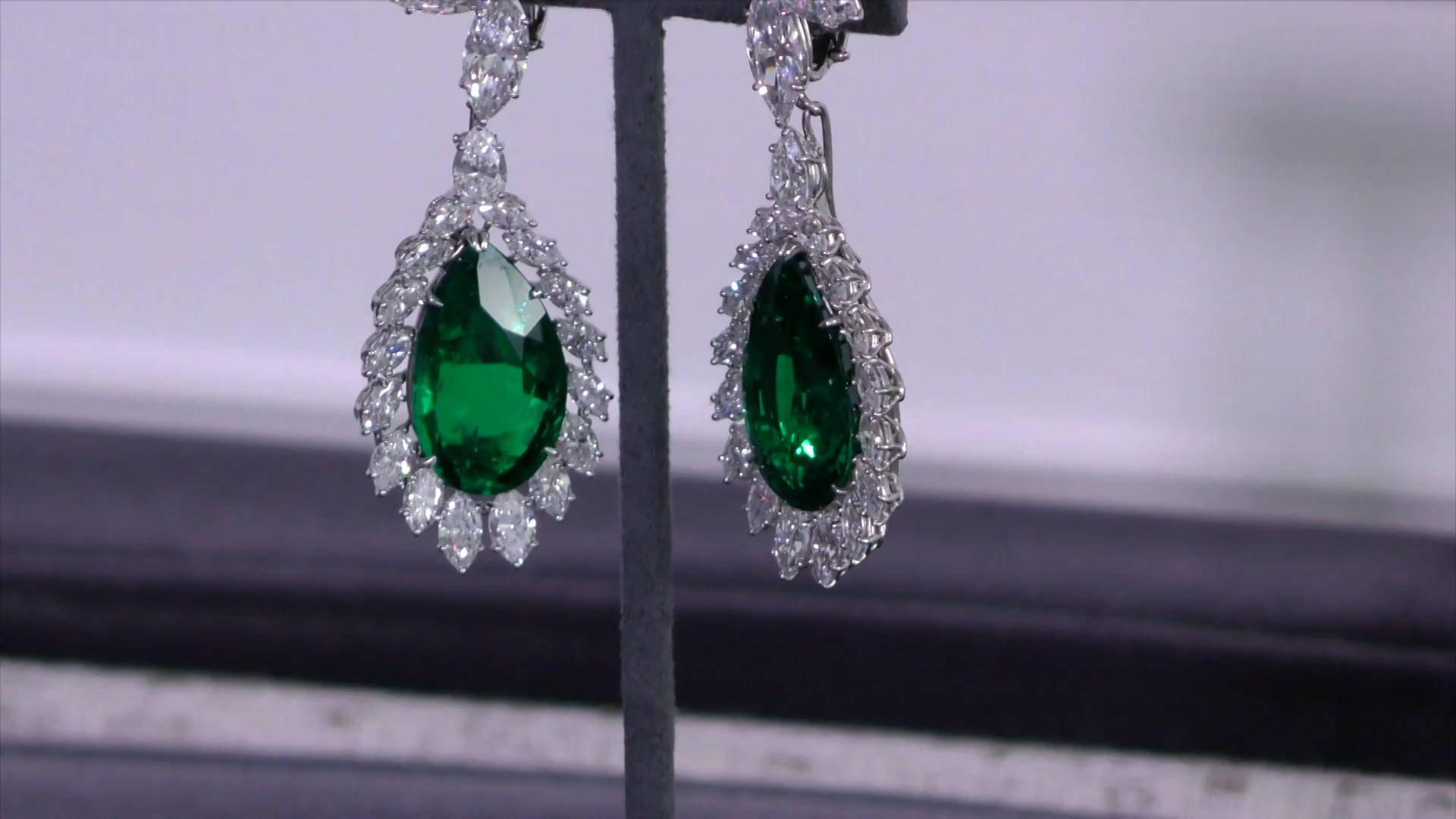 Ювелирные украшения династии Романовых выставлены на аукцион