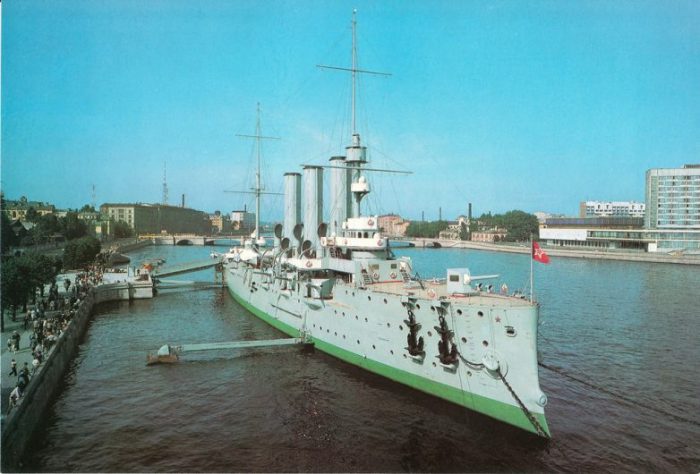 В 1948 году крейсер был поставлен на вечную стоянку у истока Большой Невки.