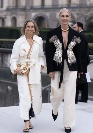 Кристина Романова, Оксана Бондаренко, жена главы Газпромбанка Даша Попова и экс-супруга беглого банкира Татьяна Корсакова на показе Schiaparelli instagram (инстаграм),социальная сеть,isabel marant,saint laurent,андрей акимов,Андрей Бородин,банк,город москва,белой дачи,вита клац,владимир цыганов,Владислав Доронин,Газпромбанк,г,Москва [1405113],дарья бондаренко,дарья лисиченко,дарья попова,даур каролин,Диана Крюгер,Елена Перминова,Ирина Шейк,кристина романова,марка эйдельштейна надя ли коэн,оксана бондаренко,татьяна корсакова,ферраньи кьяра,ханна леони