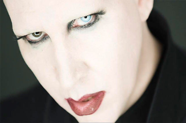 Мэрилин Мэнсон решил сдаться полиции из-за обвинений в нападении Мэрилин Мэнсон решил сдаться полиции из-за обвинений в нападении Новости