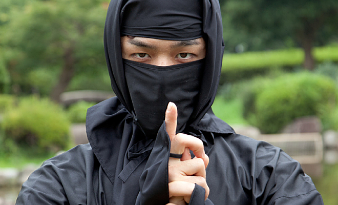 Японский ниндзя совершил 250 краж и всегда уходил незамеченным. Камеры и сигнализации не помогали - похожая новость на Toplenta