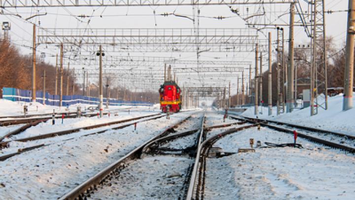 В Петербурге подожгли релейный шкаф на железнодорожных путях