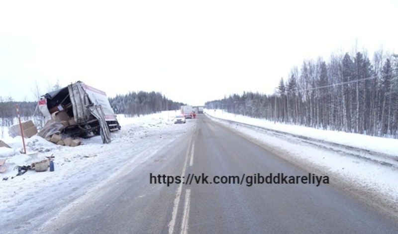 Житель Петербурга пострадал в ДТП с грузовиками на трассе в Карелии