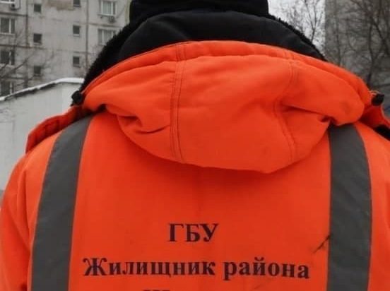 Дворникам на Кронштадтском напомнили расписание использования воздуходувок