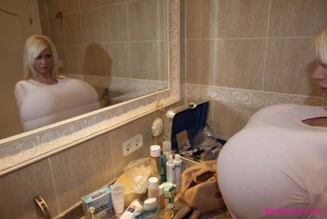 Майра Хиллс – обладательница самой большой силиконовой груди в мире 