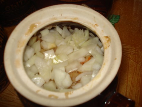 Свинина с квашеной капустой, запеченная в горшочке (по-немецки) - "старые" рецепты