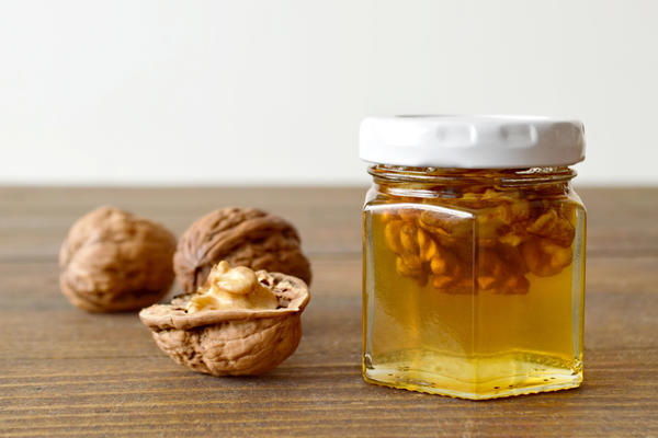 Мед с орехами и соком алоэ восстанавливает силы после болезни