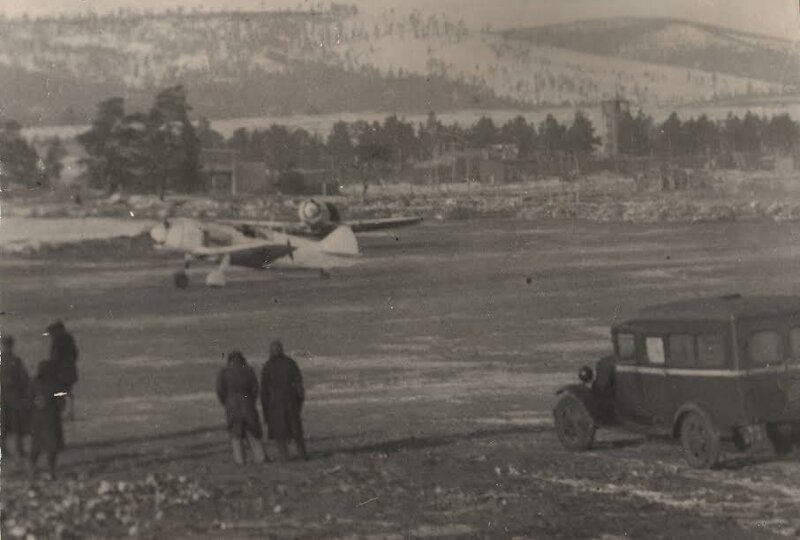 Ла-5 выруливают на взлёт. Фото из архива Улан-Удэнского авиационного завода (в годы войны - завода №39) Великая Отечественная Война, архивные фотографии, вторая мировая война