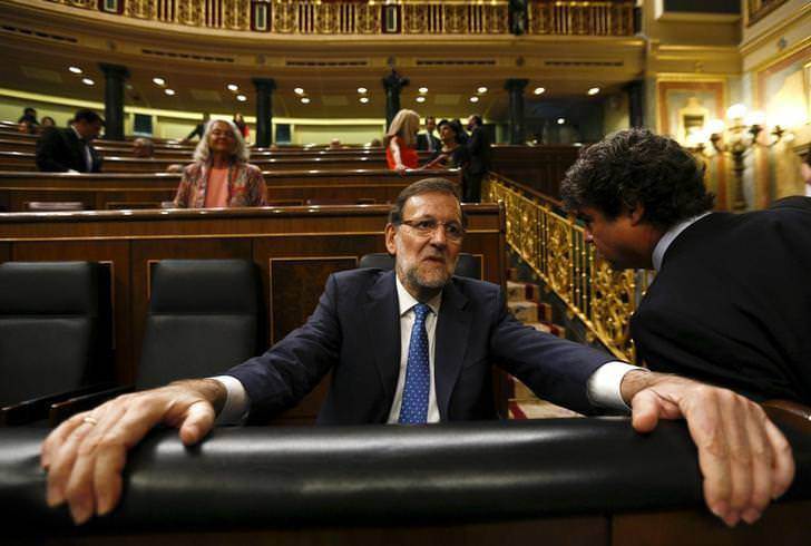 The Prime Minister of Spain has the biggest hands and longest arms in the world