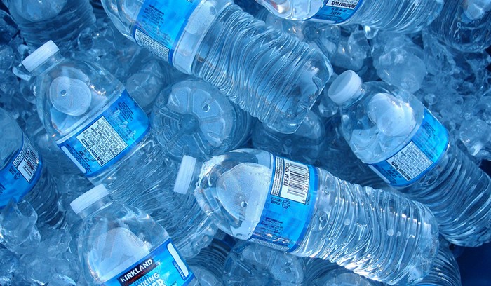 Почему нельзя повторно использовать пластиковые бутылки от воды