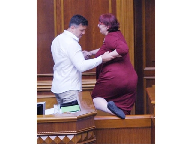 Женский взгляд. Жена Зеленского готовится бежать? Женский взгляд. Жена Зеленского готовится бежать? украина