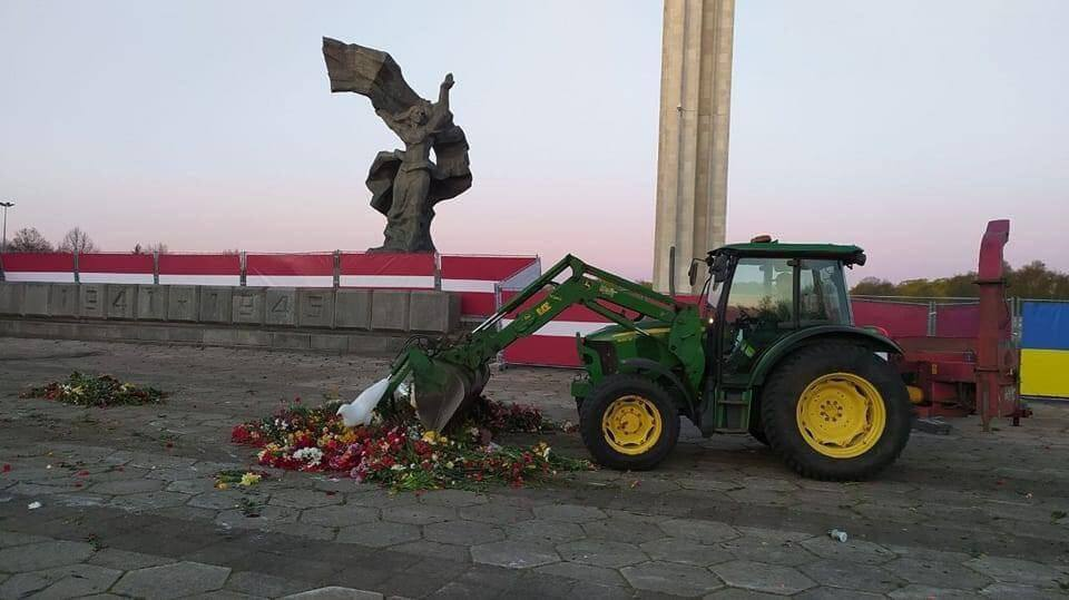 Война с памятью. Зачем Сейм Латвии уничтожает народный монумент? Аналитика